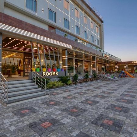 Hotel Decent Unjha Esterno foto