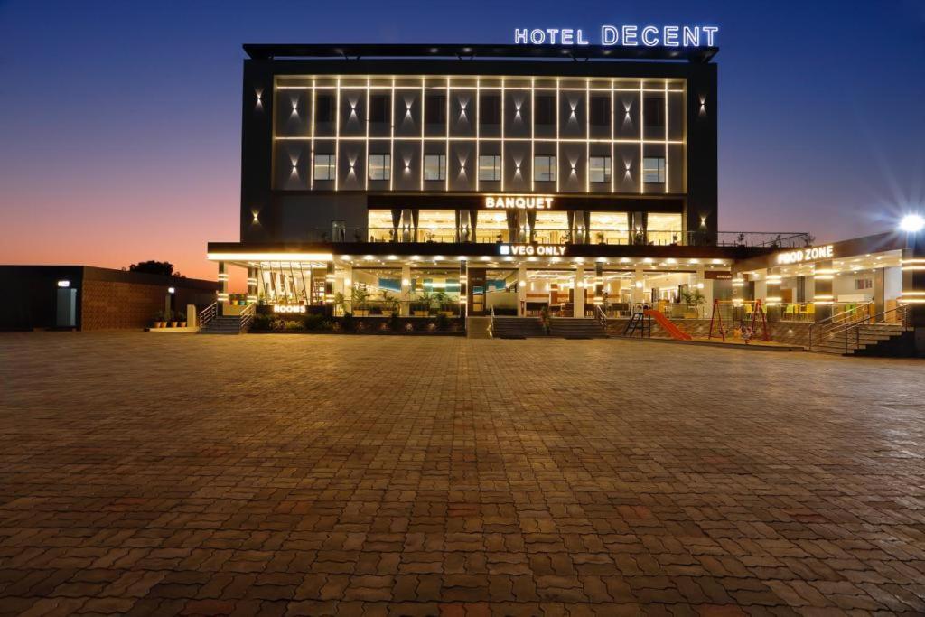 Hotel Decent Unjha Esterno foto