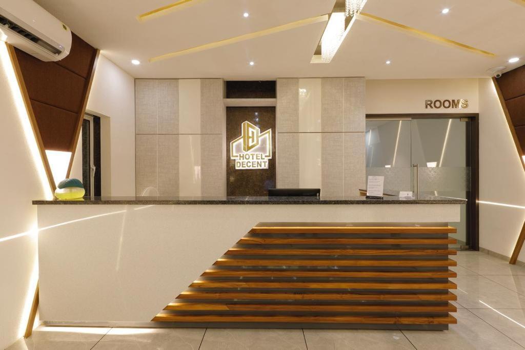 Hotel Decent Unjha Esterno foto