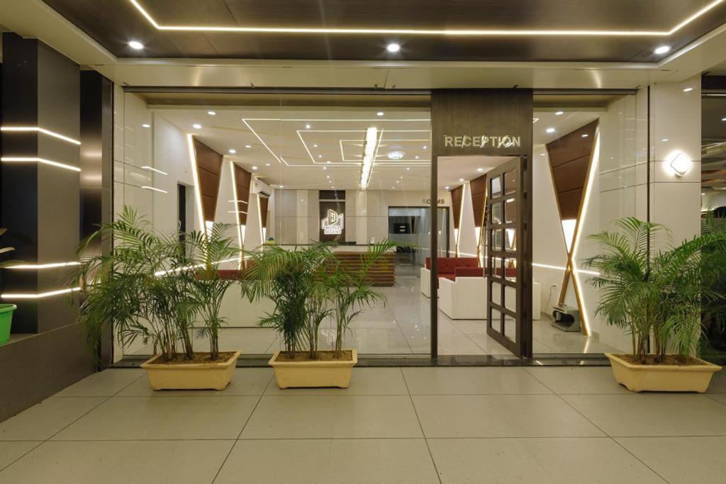 Hotel Decent Unjha Esterno foto