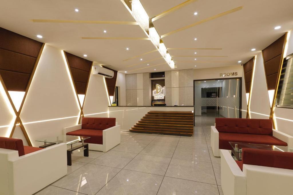 Hotel Decent Unjha Esterno foto