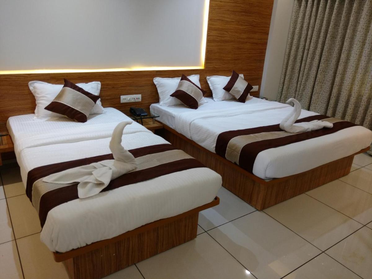 Hotel Decent Unjha Esterno foto